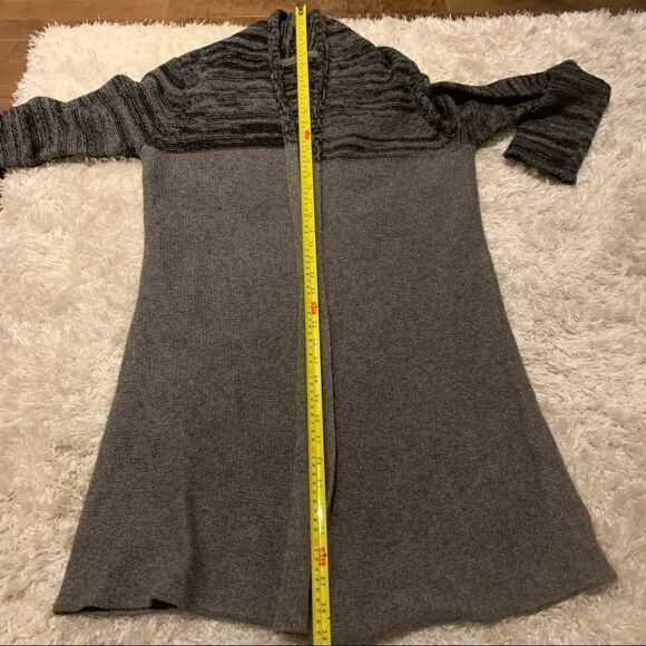 TAHARI gray wool/Yak cardigan sweater Sz L - Picture 8 of 9